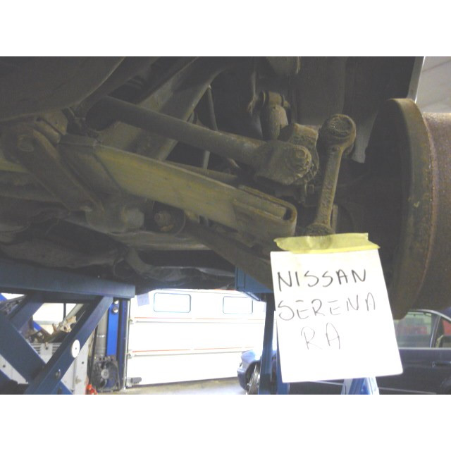Drążek reakcyjny tylny prawy Nissan Serena (C23) (1992 - 2002) MPV 2.0 SLX,SGX 16V (SR20DE)