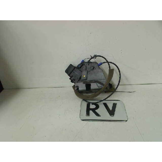 Mechanizm elektryczny centralnego zamka drzwi przednich prawych Mazda 5 (CR19) (2005 - 2010) MPV 2.0 CiDT 16V Normal Power (MZR-CD)