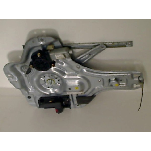 Mechanizm sterowania elektrycznego szyby drzwi tylnych lewych Kia Cerato (2005 - 2008) Hatchback 1.5 CRDi 16V (D4FA)