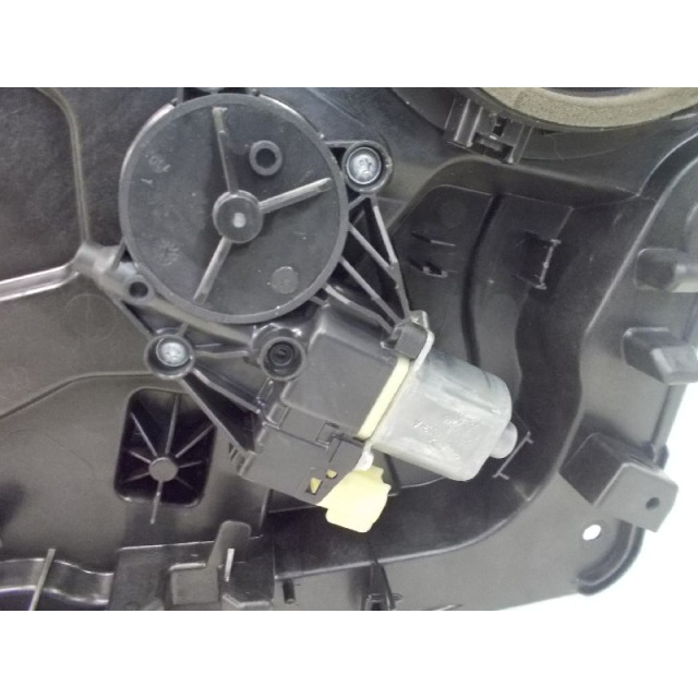 Mechanizm sterowania elektrycznego szyby drzwi przednich prawych Ford Fiesta VII (JA8) (2008 - teraz) Hatchback 1.25 16V (SNJB)