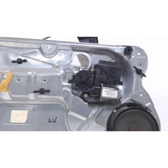 Mechanizm sterowania elektrycznego szyby drzwi przednich lewych Volkswagen Polo (9N1/2/3) (2001 - 2008) Hatchback 1.4 16V (BBY)