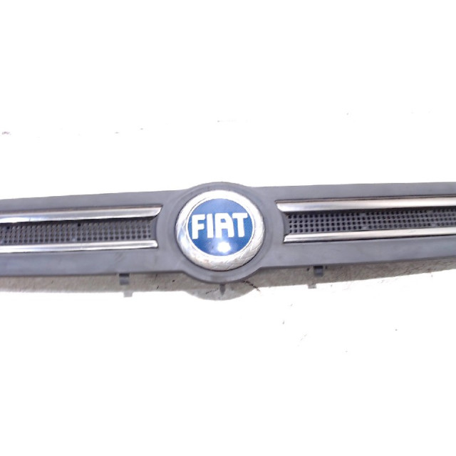 Atrapa/grill Fiat Panda (169) (2003 - 2009) Hatchback 1.2 Fire (188.A.4000)
