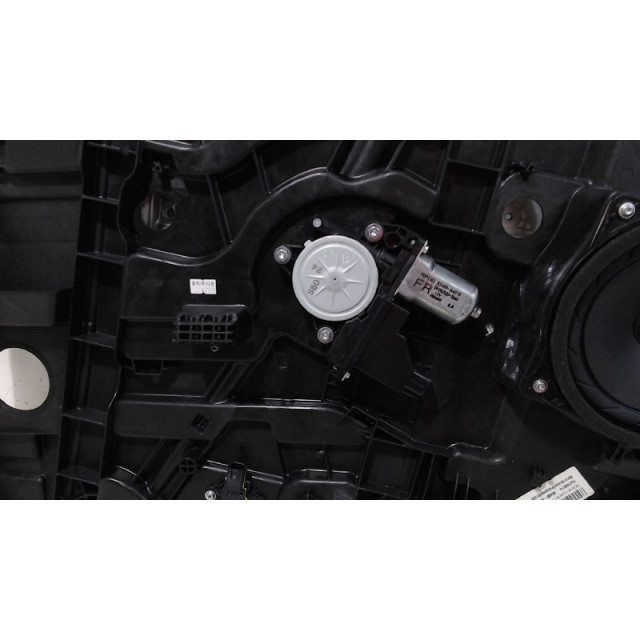 Mechanizm sterowania elektrycznego szyby drzwi przednich prawych Kia Carens IV (RP) (2015 - teraz) MPV 1.7 CRDi 16V (D4FD)