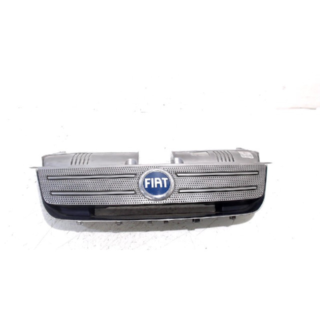 Atrapa/grill Fiat Idea (350AX) (2004 - 2012) MPV 1.4 16V (843.A.1000)