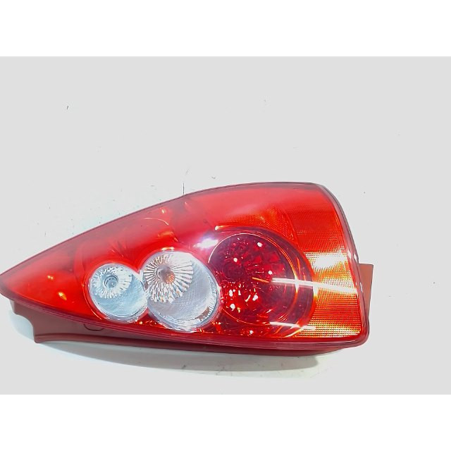 Światło tylne nadwozia z prawej Mazda 5 (CR19) (2005 - 2010) MPV 1.8i 16V (L823)