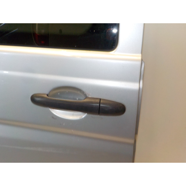 Drzwi tylne prawe Mercedes-Benz-Benz Vito (639.6) (2010 - teraz) Van 2.2 116 CDI 16V Euro 5 (OM651.940)