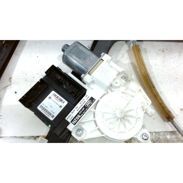 Mechanizm sterowania elektrycznego szyby drzwi przednich prawych Audi S3 Sportback (8PA) (2008 - 2013) S3 Sportback (8PA/8PS) Hatchback 5-drs 2.0 T FSI 16V (CDLA)