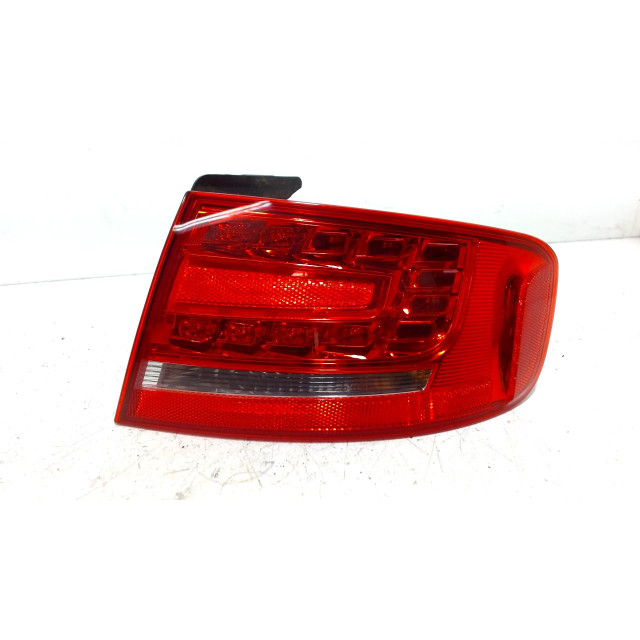 Światło tylne nadwozia z prawej Audi A4 (B8) (2007 - 2012) Sedan 1.8 TFSI 16V (CDHB(Euro 5))
