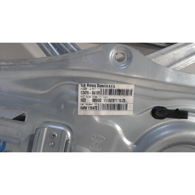 Mechanizm sterowania elektrycznego szyby drzwi przednich lewych Kia Sportage (SL) (2010 - 2016) Terreinwagen 1.7 CRDi 16V 4x2 (D4FD)