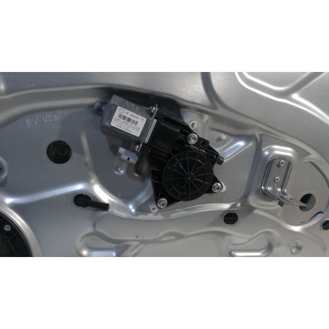 Mechanizm sterowania elektrycznego szyby drzwi przednich prawych Hyundai i30 (FD) (2007 - 2011) Hatchback 1.6 CRDi 16V VGT LP (D4FB)