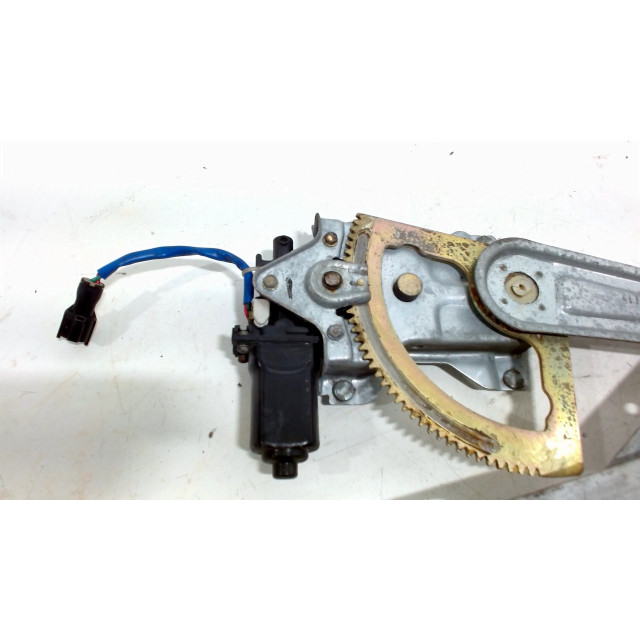 Mechanizm sterowania elektrycznego szyby drzwi przednich prawych Kia Sorento II (JC) (2002 - 2009) SUV 2.4 16V (G4JSG)