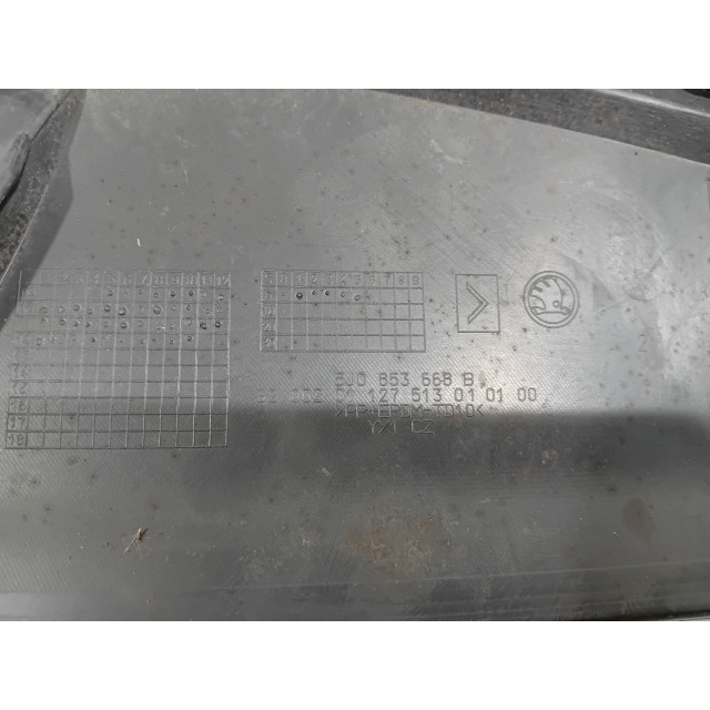 Atrapa/grill Skoda Fabia II Combi (2010 - 2014) Combi 5-drs 1.2 TSI (CBZA)