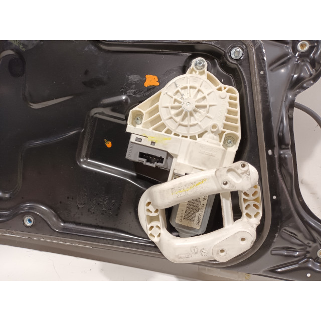 Mechanizm sterowania elektrycznego szyby drzwi przednich prawych Land Rover & Range Rover Discovery III (LAA/TAA) (2004 - 2009) Terreinwagen 2.7 TD V6 (276DT)