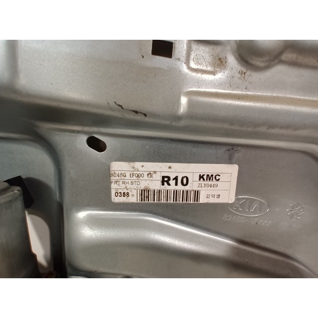 Mechanizm sterowania elektrycznego szyby drzwi przednich prawych Kia Sportage (JE) (2004 - 2010) Terreinwagen 2.7 V6 24V 4x4 (G6BA)