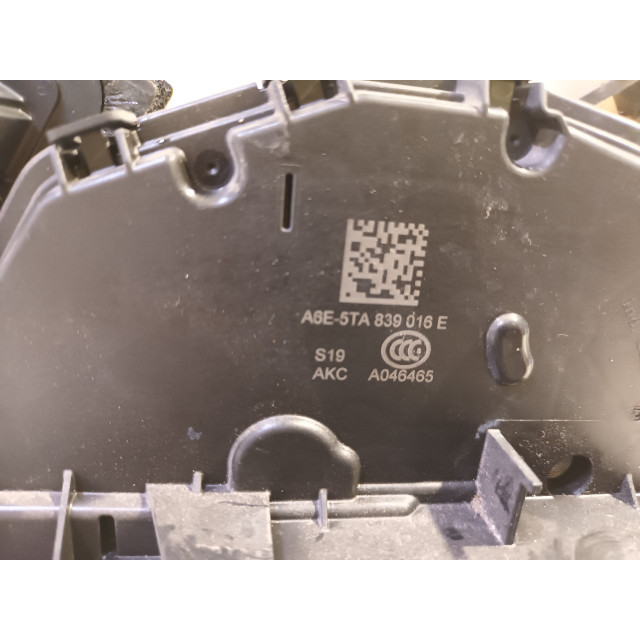 Mechanizm elektryczny centralnego zamka drzwi tylnych prawych Skoda Superb (3V3) (2015 - teraz) Hatchback 2.0 TDI (DFCA)