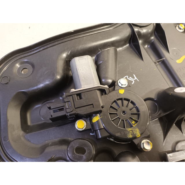 Mechanizm sterowania elektrycznego szyby drzwi tylnych prawych Mazda 2 (DJ/DL) (2014 - 2017) Hatchback 1.5 SkyActiv-G 90 (P5Y8)