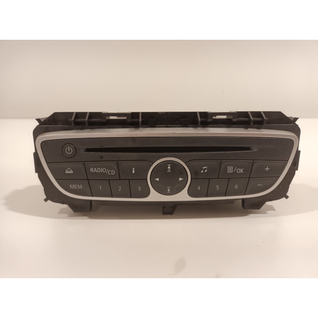 Radioodtwarzacz Renault Twingo II (CN) (2007 - 2014) Hatchback 3-drs 1.2 16V (D4F-770)