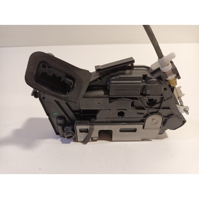 Mechanizm elektryczny centralnego zamka drzwi tylnych lewych Volkswagen Polo V (6R) (2014 - teraz) Polo (6R) Hatchback 1.2 TSI 16V BlueMotion Technology (CJZC)