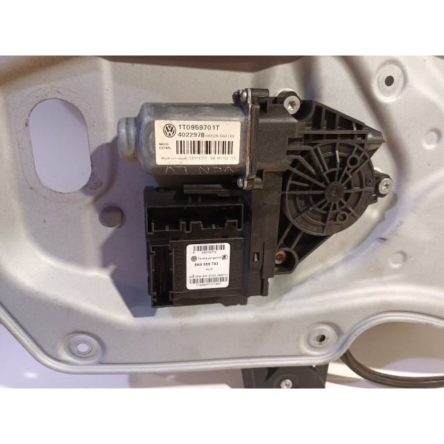 Mechanizm sterowania elektrycznego szyby drzwi przednich lewych Volkswagen Caddy III (2KA/2KH/2CA/2CH) (2010 - 2015) Van 1.6 TDI 16V (CAYD)