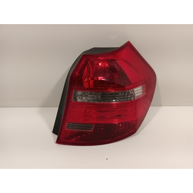 Światło tylne nadwozia z prawej BMW 1 serie (E81) (2008 - 2011) Hatchback 3-drs 116i 2.0 16V (N43-B20A)