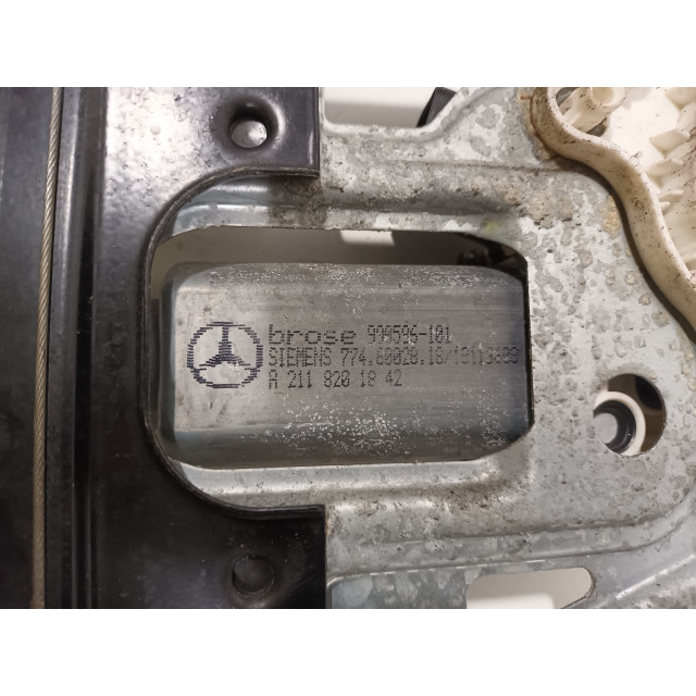Mechanizm sterowania elektrycznego szyby drzwi przednich lewych Mercedes-Benz C (W203) (2000 - 2007) Sedan 3.2 C-320 V6 18V (M112.946)