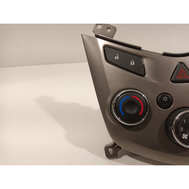 Panel sterowania temperaturą Daewoo/Chevrolet Aveo (2011 - 2015) Hatchback 1.4 16V (A14XER)