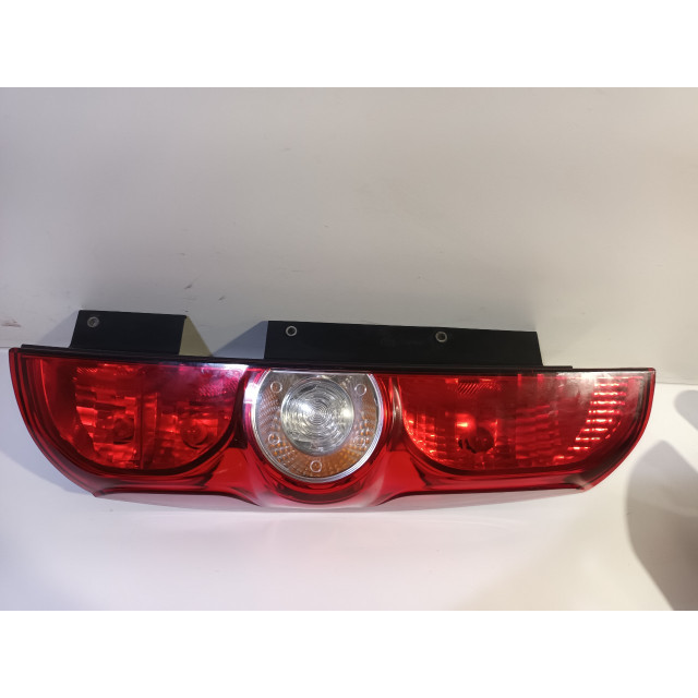 Światło tylne nadwozia z prawej Vauxhall / Opel Combo (2012 - teraz) Van 1.6 CDTI 16V (A16FDH)
