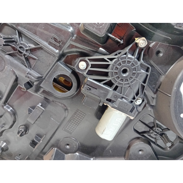 Mechanizm sterowania elektrycznego szyby drzwi tylnych lewych Mercedes-Benz A (W176) (2012 - 2018) Hatchback 1.6 A-180 16V (M270.910)