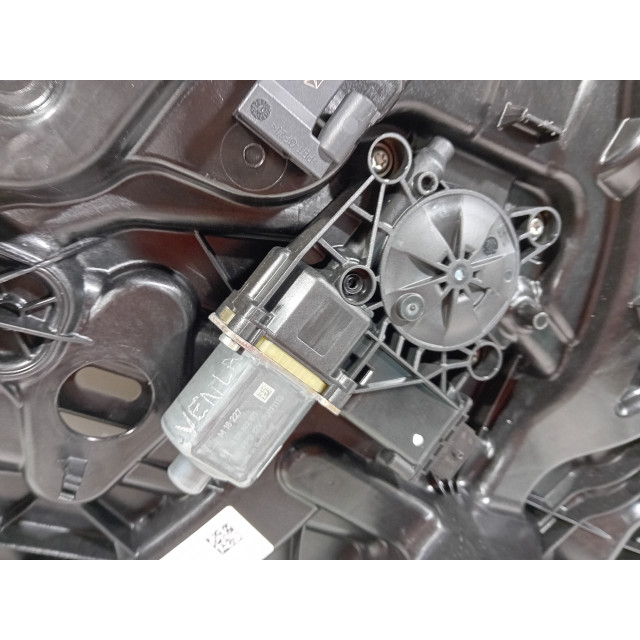 Mechanizm sterowania elektrycznego szyby drzwi tylnych lewych Alfa Romeo Stelvio (949) (2016 - teraz) SUV 2.0 T 16V Veloce Q4 (55273835)