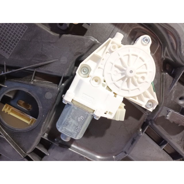 Mechanizm sterowania elektrycznego szyby drzwi tylnych lewych  ML III (166) (2011 - 2015) SUV 3.0 ML-350 BlueTEC V6 24V 4-Matic (OM642.826)