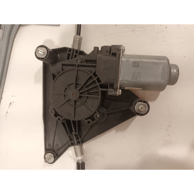 Mechanizm sterowania elektrycznego szyby drzwi przednich prawych Toyota Aygo (B40) (2014 - 2018) Hatchback 1.0 12V VVT-i (1KR-FE)