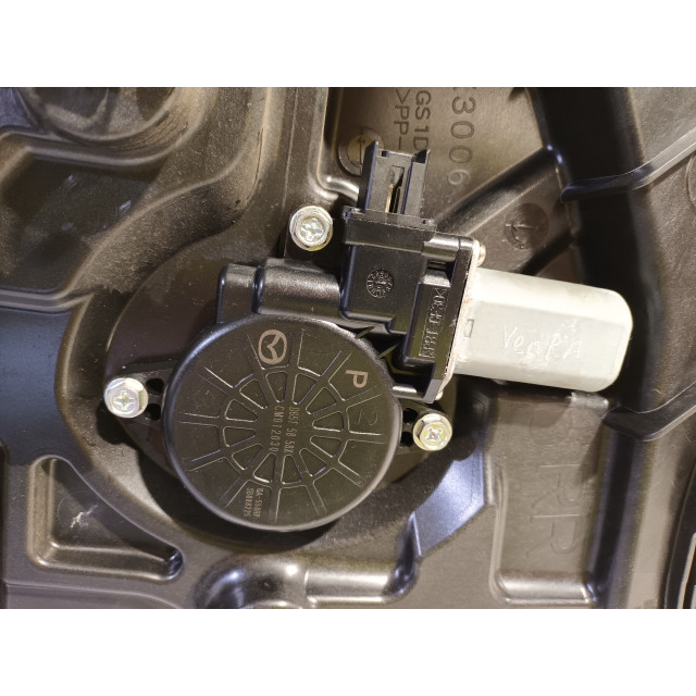 Mechanizm sterowania elektrycznego szyby drzwi tylnych prawych Mazda 6 (GH12/GHA2) (2007 - 2010) Sedan 2.0 CiDT HP 16V (RF)