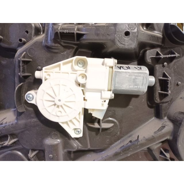 Mechanizm sterowania elektrycznego szyby drzwi przednich lewych Mercedes-Benz Vito (447.6) (2014 - teraz) Van 1.6 111 CDI 16V (OM622.951(R9M-503))