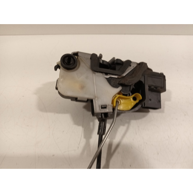 Mechanizm elektryczny centralnego zamka drzwi tylnych lewych Vauxhall / Opel Astra J Sports Tourer (PD8/PE8/PF8) (2014 - 2015) Combi 1.6 CDTI 16V (B16DTL(Euro 6))