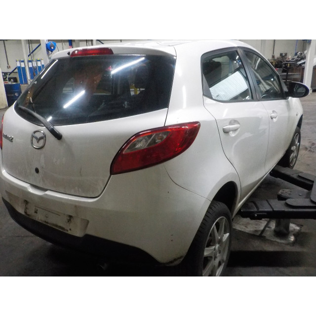 Zawias prawy maski Mazda 2 (DE) (2007 - 2015) Hatchback 1.3 16V S-VT (ZJ46)