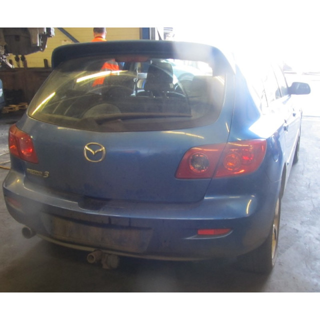 Światło tylne w klapie tylnej z lewej Mazda 3 Sport (BK14) (2003 - 2009) Hatchback 1.6i 16V (Z601)