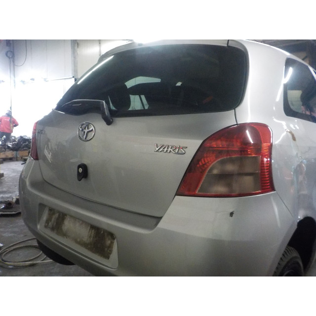 Mechanizm sterowania elektrycznego szyby drzwi przednich lewych Toyota Yaris II (P9) (2005 - 2010) Hatchback 1.3 16V VVT-i (2SZFE)