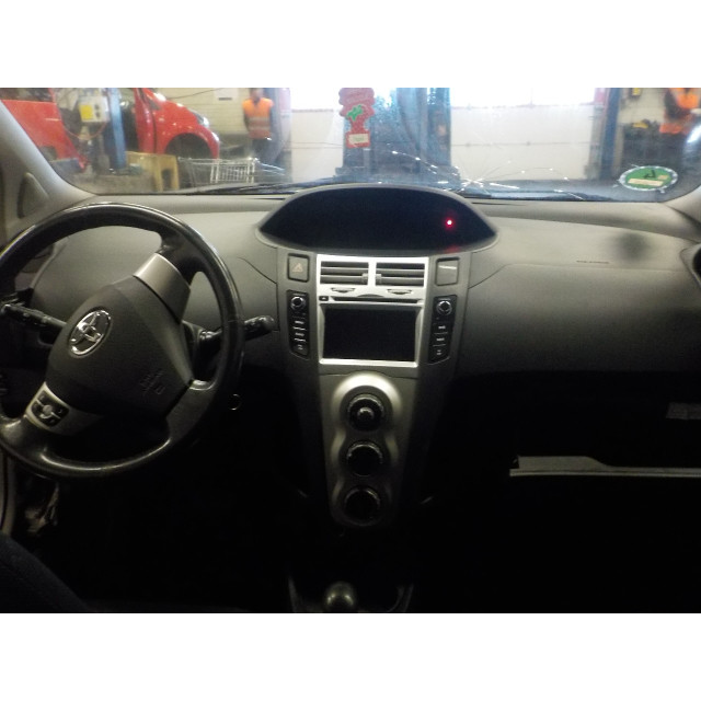 Mechanizm sterowania elektrycznego szyby drzwi przednich lewych Toyota Yaris II (P9) (2005 - 2010) Hatchback 1.3 16V VVT-i (2SZFE)