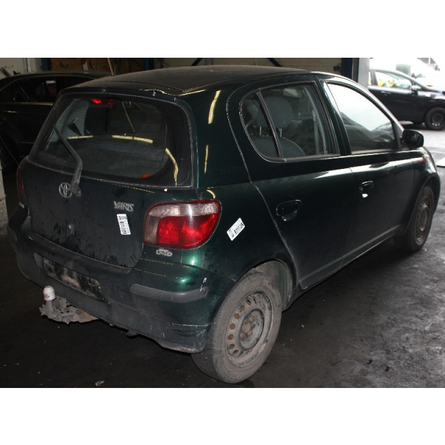 Zacisk hamulcowy przedni prawy Toyota Yaris (P1) (2001 - 2005) Hatchback 1.4 D-4D (1NDTV)