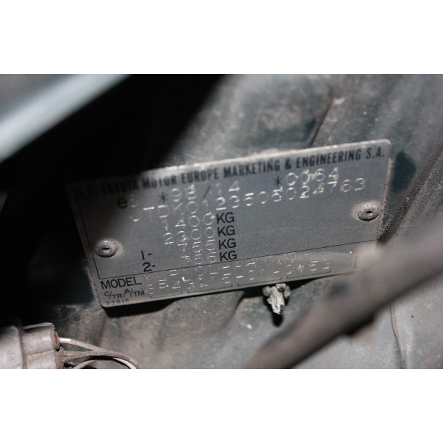 Zacisk hamulcowy przedni prawy Toyota Yaris (P1) (2001 - 2005) Hatchback 1.4 D-4D (1NDTV)