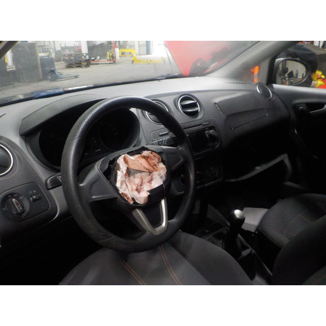 Nadkole przednie lewe Seat Ibiza IV (6J5) (2009 - 2011) Hatchback 5-drs 1.2 12V (CGPB)