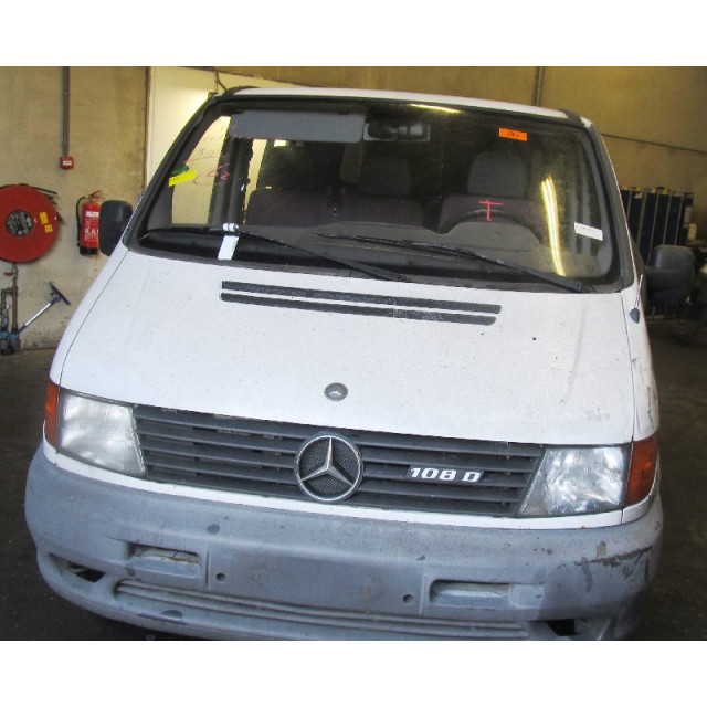 Lewy kierunkowskaz Mercedes-Benz Vito (638.0) (1996 - 1999) Van 2.3 108D (OM601.942)