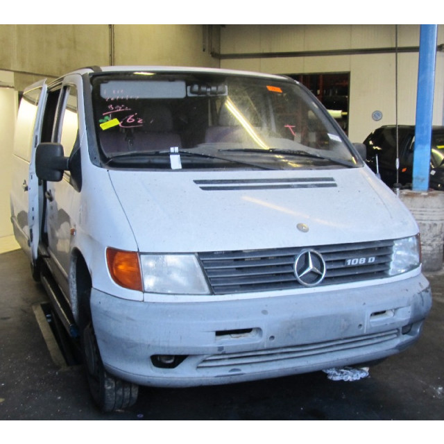 Lewy kierunkowskaz Mercedes-Benz Vito (638.0) (1996 - 1999) Van 2.3 108D (OM601.942)