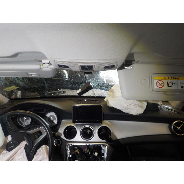 Zwolnienie hamulca ręcznego Mercedes-Benz GLA (156.9) (2013 - 2019) SUV 2.0 250 Turbo 16V 4-Matic (M270.920(Euro 6))
