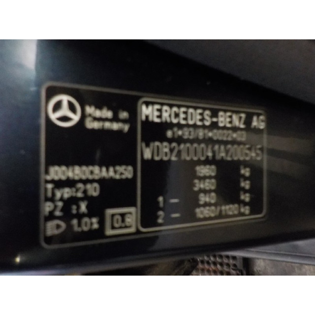 Silnik wycieraczek szyby przedniej Mercedes-Benz E (W210) (1995 - 1999) Sedan 2.2 E-220D 16V (OM604.912)