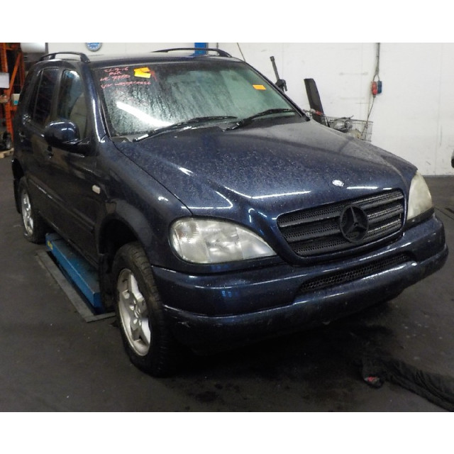 Chłodnica powietrza doładowującego Mercedes-Benz ML I (163) (2001 - 2005) SUV 2.7 270 CDI 20V (OM612.963)