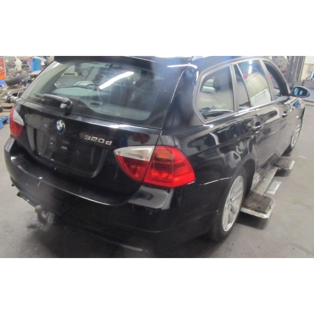 Wahacz tylny lewy BMW 3 serie Touring (E91) (2005 - 2012) Combi 320d 16V Corporate Lease (M47-D20(204D4))