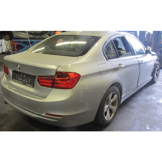 Pas bezpieczeństwa środkowy tylny BMW 3 serie (F30) (2012 - 2015) Sedan 318d 2.0 16V (N47-D20C)