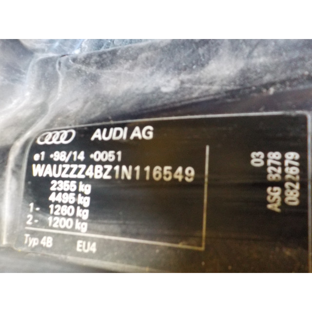 Kolumna zawieszenia przednia prawa Audi A6 Avant Quattro (C5) (1998 - 2005) A6 Avant (C5) Combi 4.2 V8 40V Quattro (ASG)