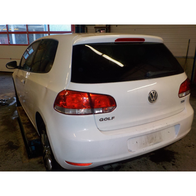 Zderzak tylny Volkswagen Golf VI (5K1) (2008 - 2012) Hatchback 2.0 TDI 16V (CBDC)